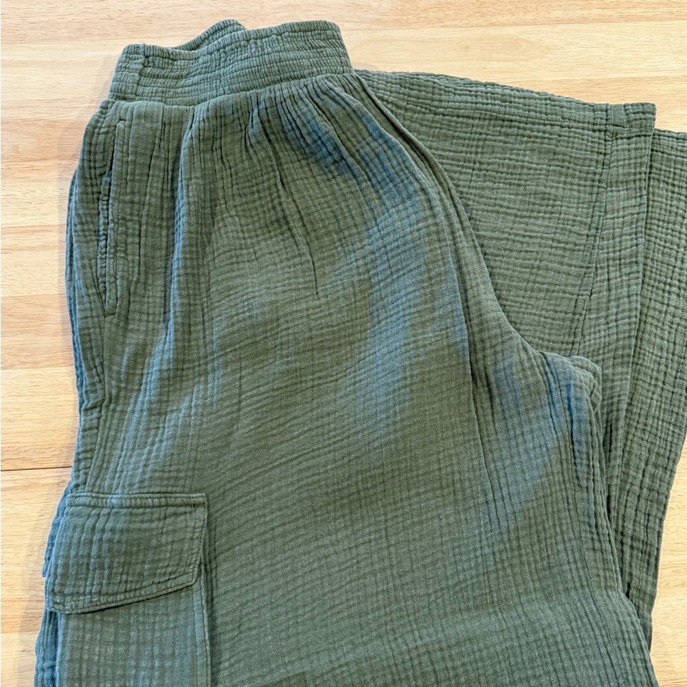 Aerie wide leg olive green gauze Pants size L short